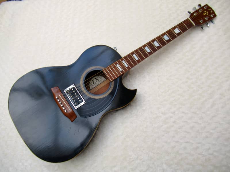 Black Auditorium With Humbucker