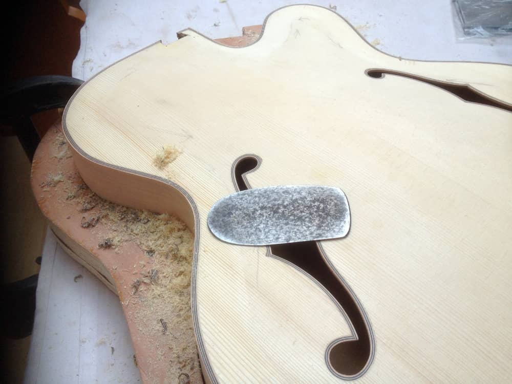 Scraping the re-curve on the European spruce top