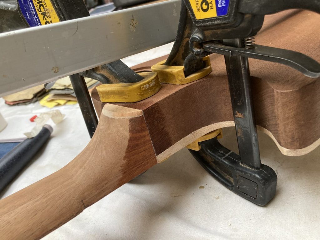 Gluing the neck joint